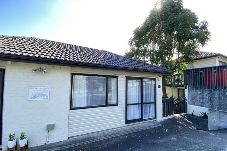 Photo of property in 8c Schnapper Rock Road, Schnapper Rock, Auckland, 0632