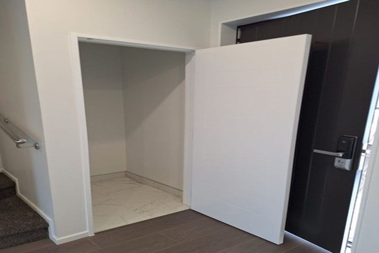 Photo of property in 2/17 Barneys Farm Road, Clendon Park, Auckland, 2103