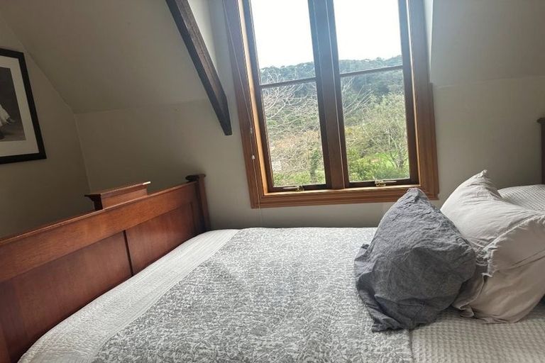 Photo of property in 15 Whiorau Grove, Lowry Bay, Lower Hutt, 5013