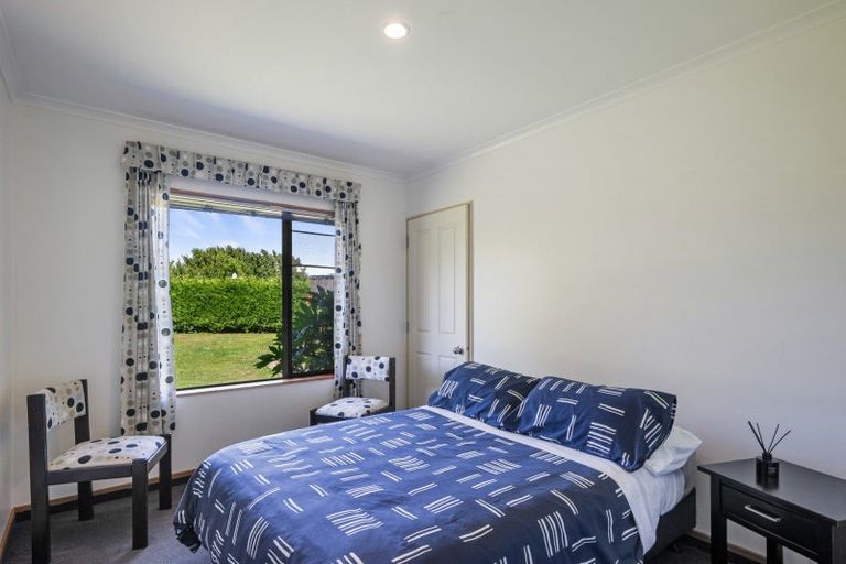 Photo of property in 51 Pohutukawa Drive, Levin, 5571