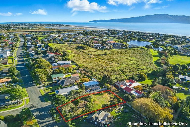 Photo of property in 53 Queens Road, Waikanae Beach, Waikanae, 5036