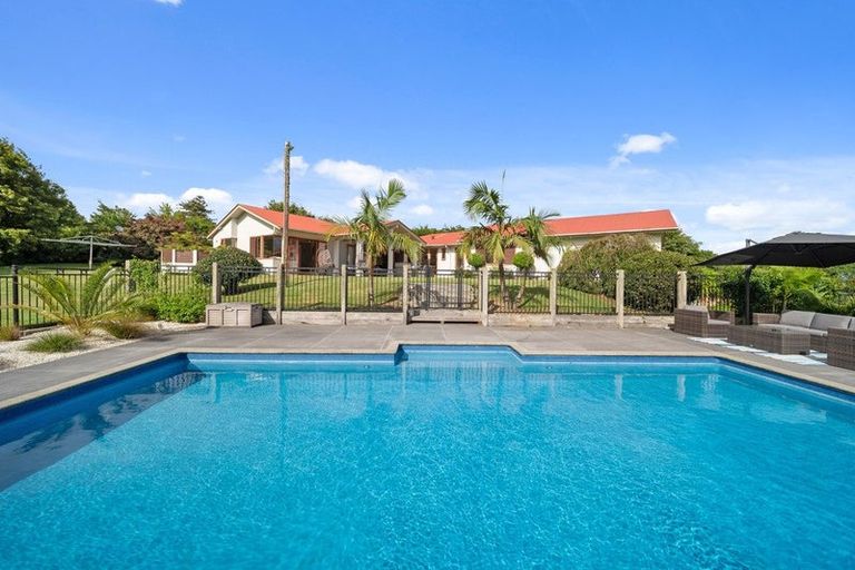 Photo of property in 15 Kaipara Road, Papakura, 2582
