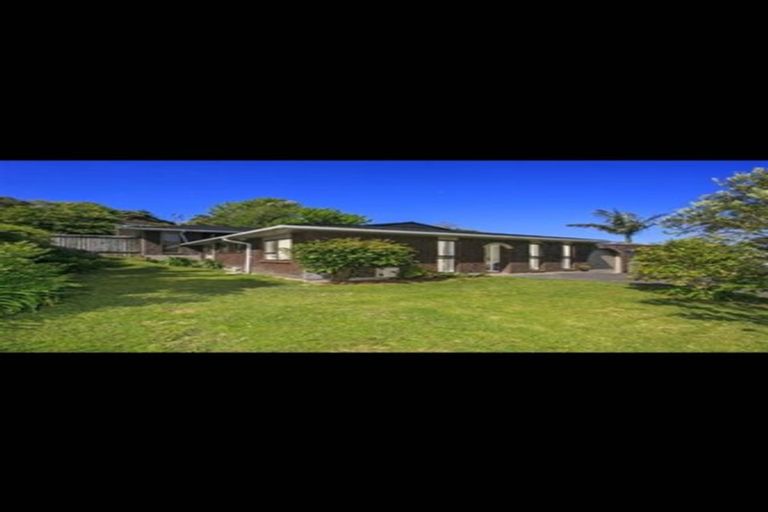 Photo of property in 13 King Richard Place, Browns Bay, Auckland, 0630