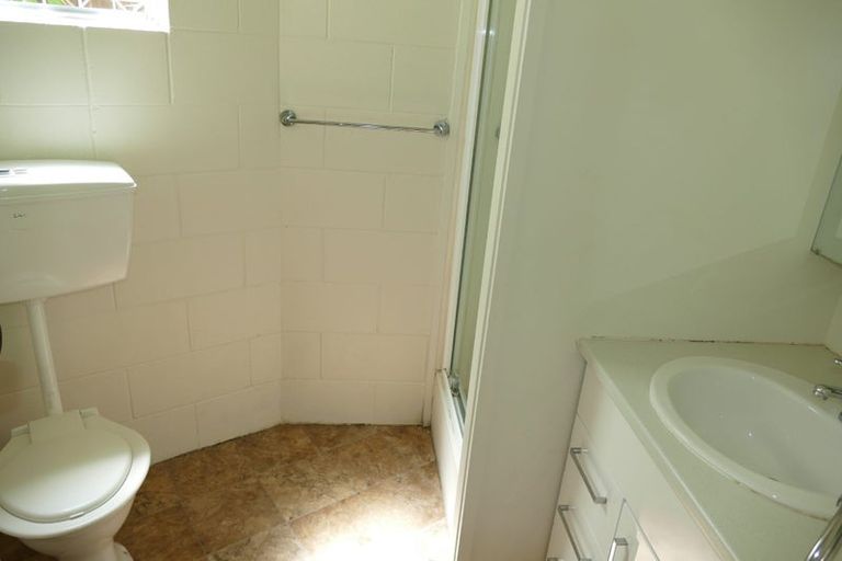 Photo of property in 5 Miltonia Avenue, Te Atatu South, Auckland, 0610