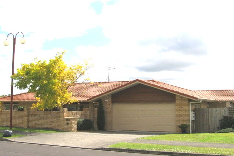 Photo of property in 2 Jubaea Place, Henderson, Auckland, 0610