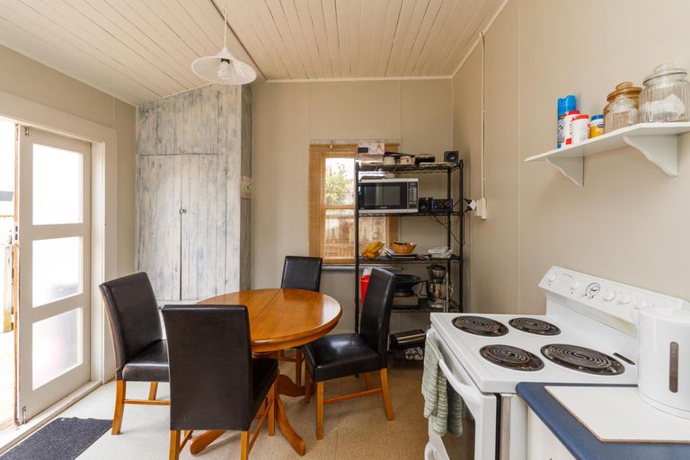 Photo of property in 11 Aspen Way, Kelvin Grove, Palmerston North, 4414