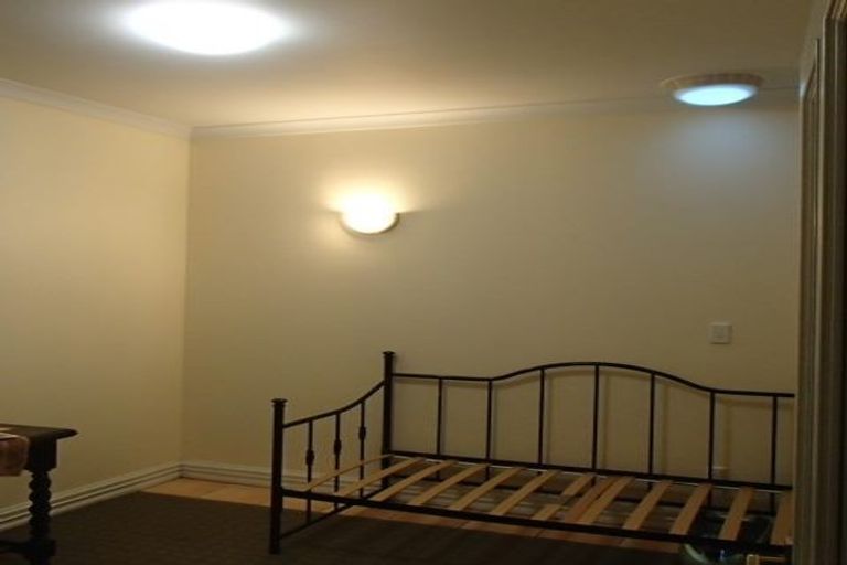 Photo of property in 52 Mitchell Street, Brooklyn, Wellington, 6021