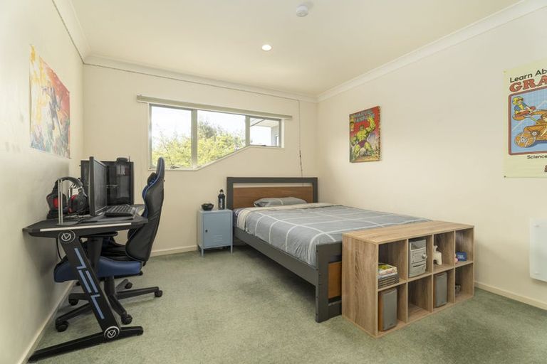 Photo of property in 5 Radstock Grove, Churton Park, Wellington, 6037