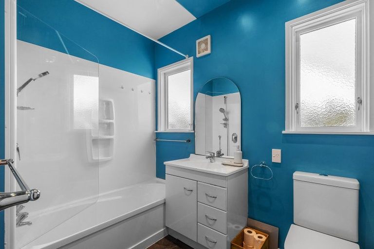 Photo of property in 318 Queens Drive, Lyall Bay, Wellington, 6022