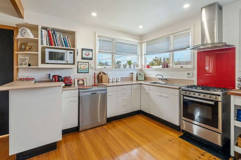 Photo of property in 14 Claxton Place, Saint Martins, Christchurch, 8022