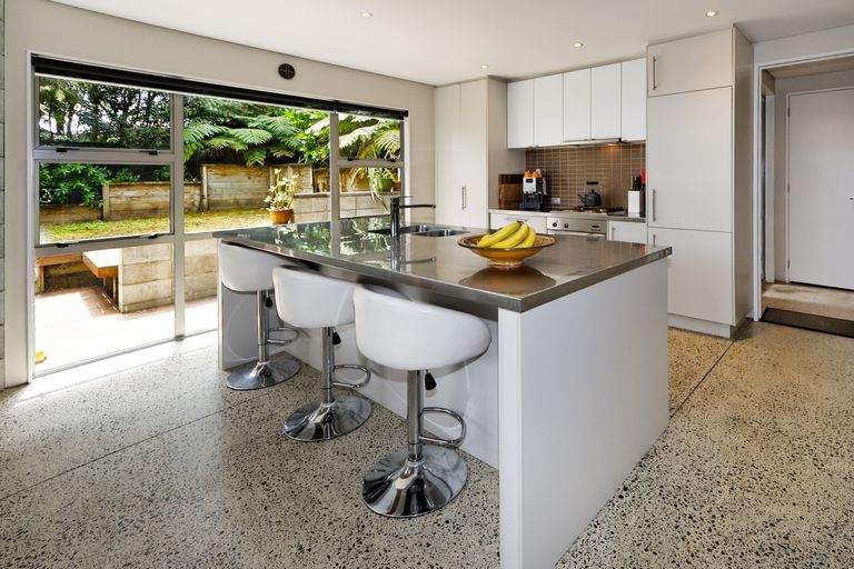 Photo of property in 21 Chamari Close, Titirangi, Auckland, 0604