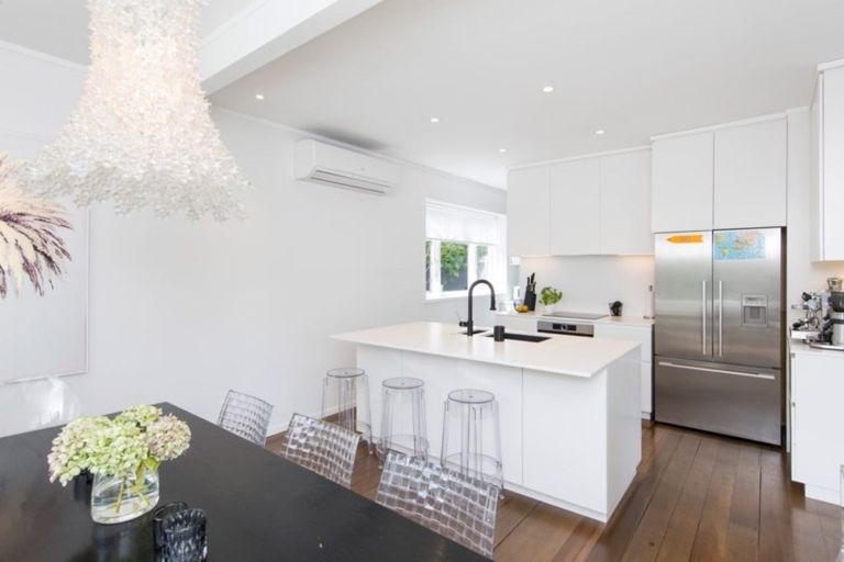 Photo of property in 19 Martin Avenue, Beckenham, Christchurch, 8023