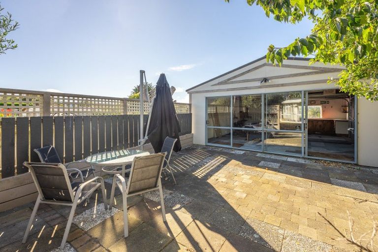 Photo of property in 52 Sarah Street, Waikawa Beach, Levin, 5573