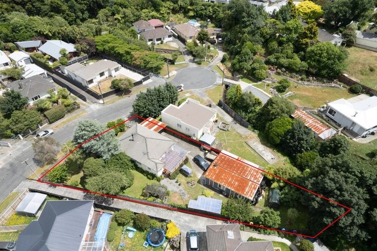 Photo of property in 18 Gibbs Crescent, Wainuiomata, Lower Hutt, 5014