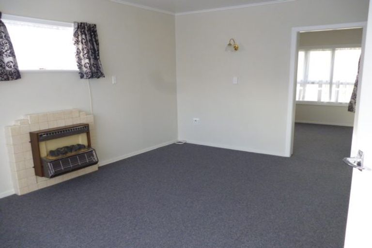 Photo of property in 33 Queen Street, Upper Hutt Central, Upper Hutt, 5018