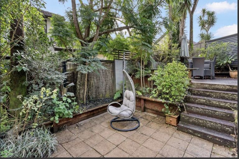 Photo of property in 1/114 Seaview Road, Glenfield, Auckland, 0629