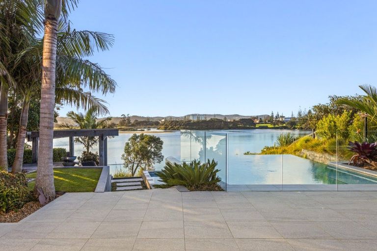 Photo of property in 54 Pohutukawa Avenue, Red Beach, 0932