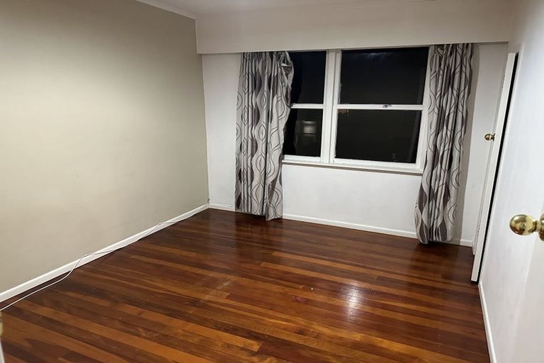 Photo of property in 12 School Road, Te Atatu South, Auckland, 0610