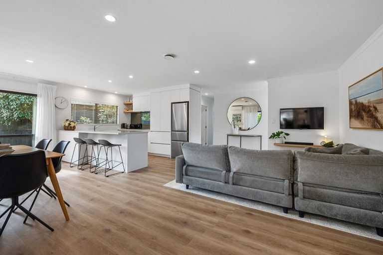 Photo of property in 51 Makiri Street, Helensville, 0800