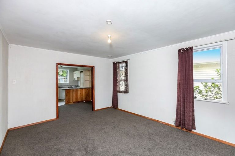 Photo of property in 19 Rospeath Crescent, Spotswood, New Plymouth, 4310
