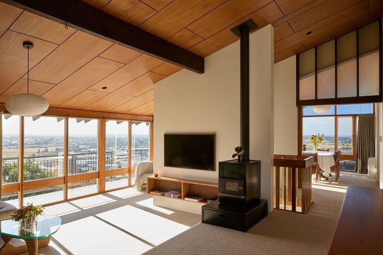 Photo of property in 76 Cannon Hill Crescent, Mount Pleasant, Christchurch, 8081