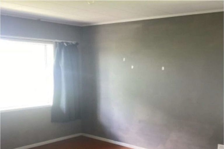 Photo of property in 1 Albany Road, One Tree Point, 0118