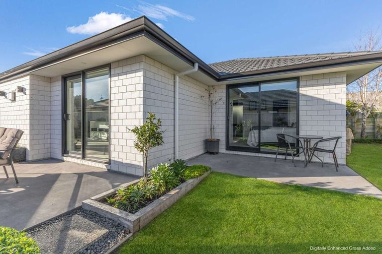Photo of property in 12 Rehua Place, Waiwhakaiho, New Plymouth, 4312