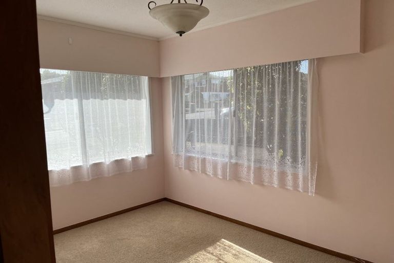 Photo of property in 1/71 Royal View Road, Te Atatu South, Auckland, 0610