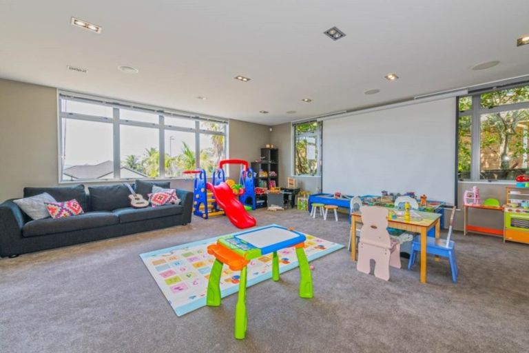 Photo of property in 77 Kittiwake Drive, Schnapper Rock, Auckland, 0632