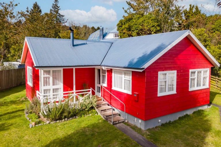 Photo of property in 12 Falkner Park, Taumarunui, 3920