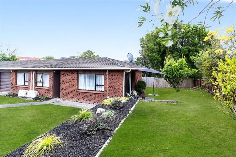Photo of property in 303a/2 Great North Road, Henderson, Auckland, 0612