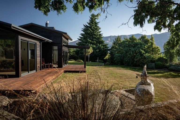 Photo of property in 10 Minaret Ridge, Wanaka, 9305