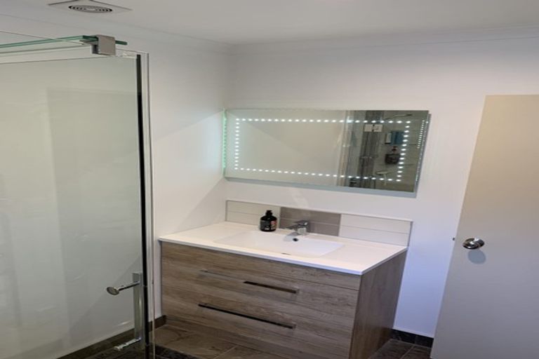 Photo of property in 9 Meharg Place, Fairview Heights, Auckland, 0632