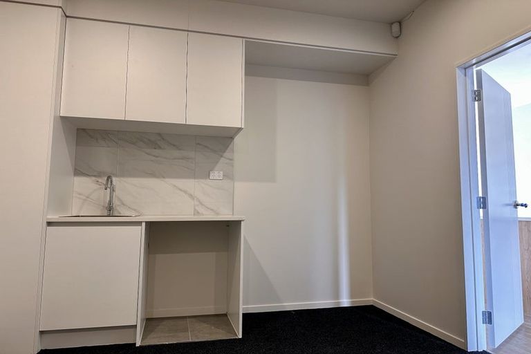 Photo of property in 3/147c Carlisle Road, Northcross, Auckland, 0632