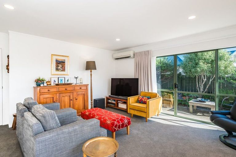 Photo of property in 7 Balmerino Grove, Waikanae, 5036