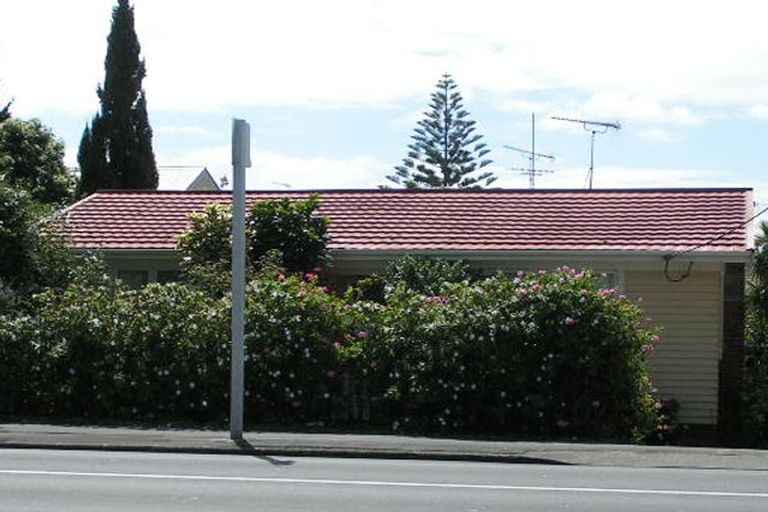 Photo of property in 2/179 Onewa Road, Birkenhead, Auckland, 0626