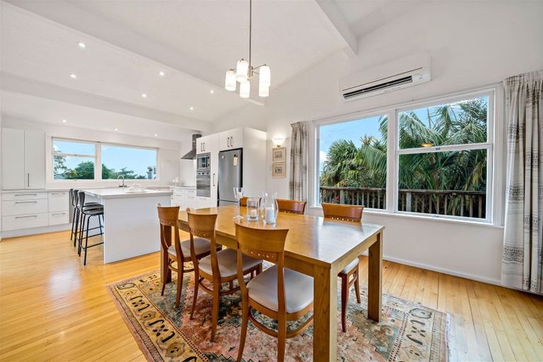 Photo of property in 17 Edgerton Road, Te Atatu Peninsula, Auckland, 0610