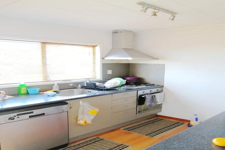 Photo of property in 11 Meadowood Drive, Unsworth Heights, Auckland, 0632