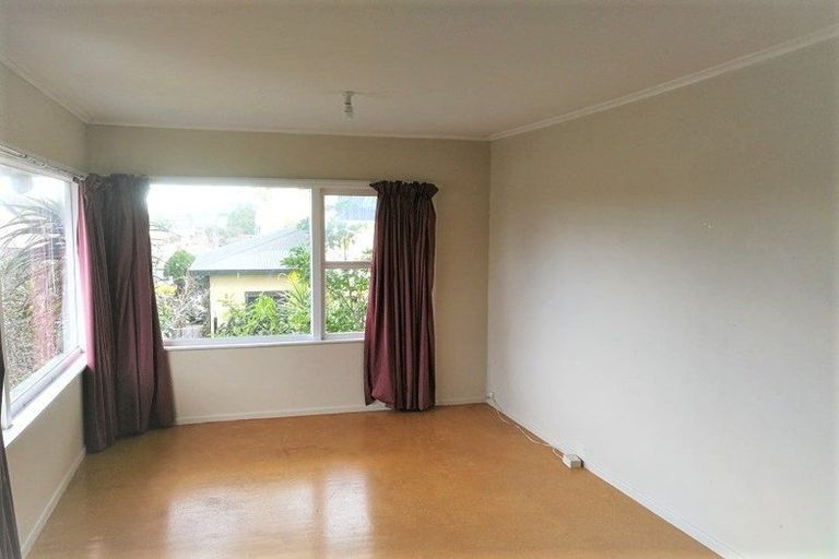 Photo of property in 2/13 Ocean View Road, Hillcrest, Auckland, 0627