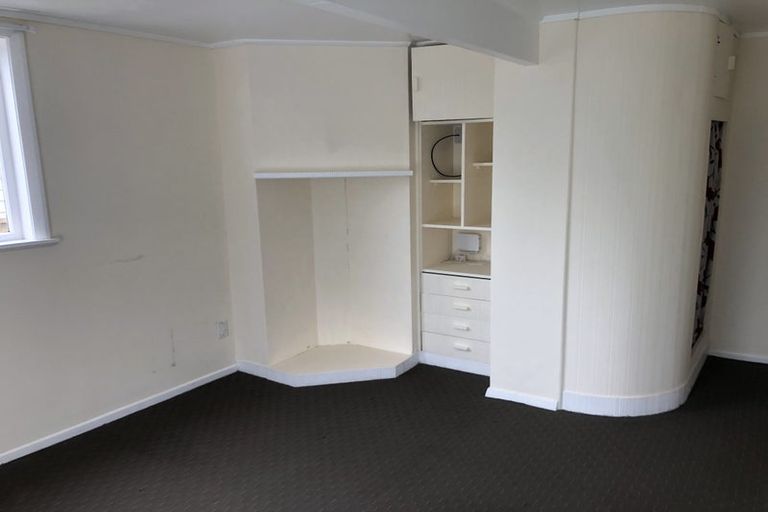 Photo of property in 4 Westland Road, Mount Cook, Wellington, 6021