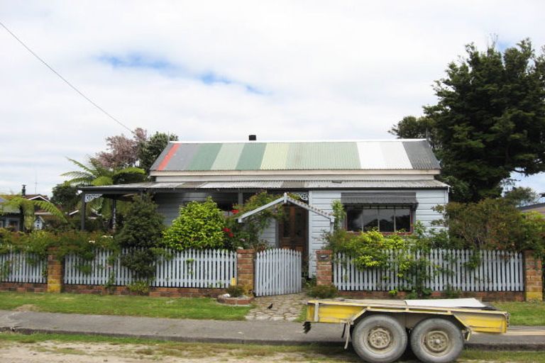 Photo of property in 18 Peel Street, Westport, 7825