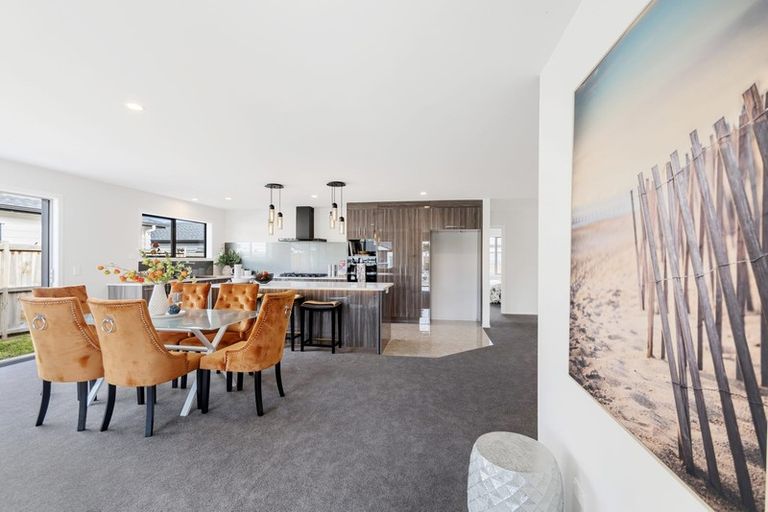 Photo of property in 16 Silver Beech Street, Takanini, 2110