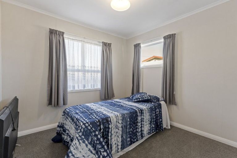 Photo of property in 12 Saint Annes Street, Levin, 5510