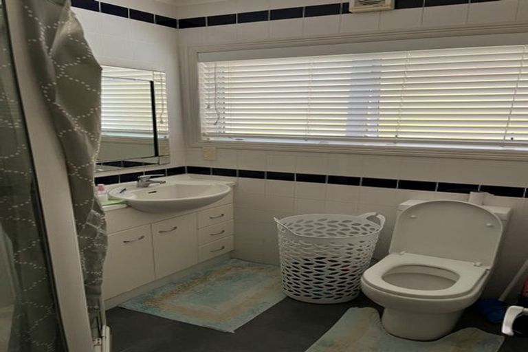 Photo of property in 8 Glenreagh Place, Torbay, Auckland, 0630