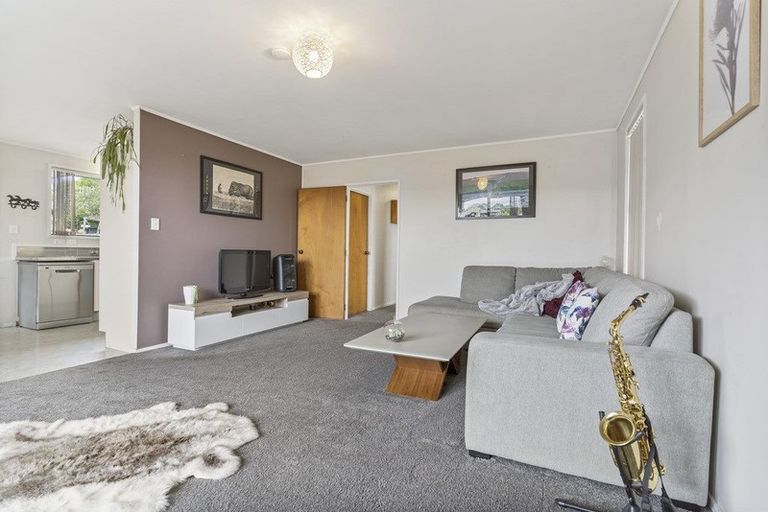 Photo of property in 2/114 Kervil Avenue, Te Atatu Peninsula, Auckland, 0610