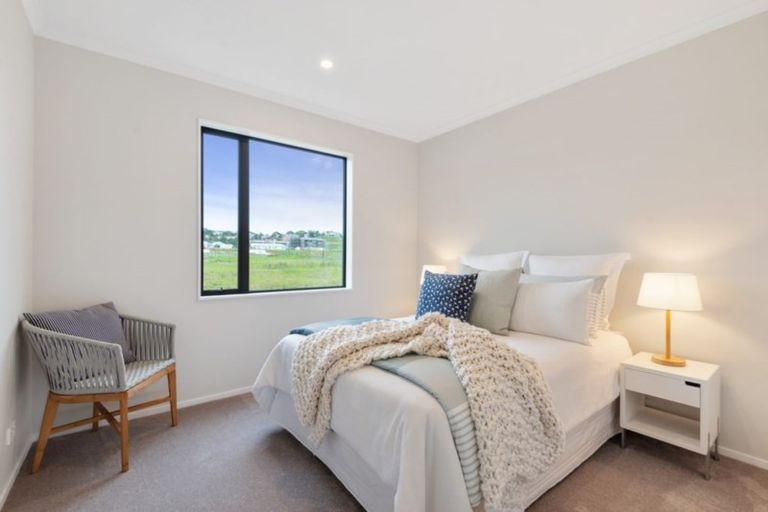 Photo of property in 44 Owen Chapman Drive, Red Beach, 0932