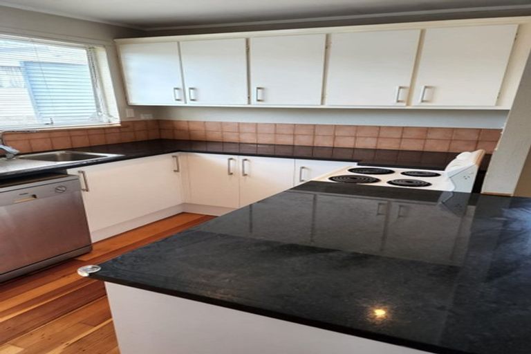 Photo of property in 24 Fairdale Place, Birkdale, Auckland, 0626