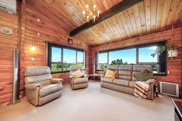 Photo of property in 98 Daffodil Street, Titirangi, Auckland, 0604