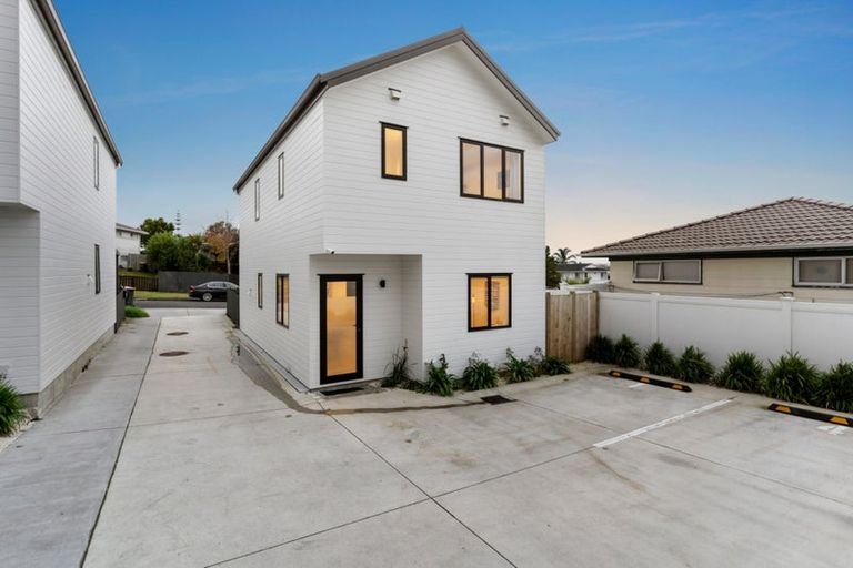 Photo of property in 64a Rosewarne Crescent, Glendene, Auckland, 0602