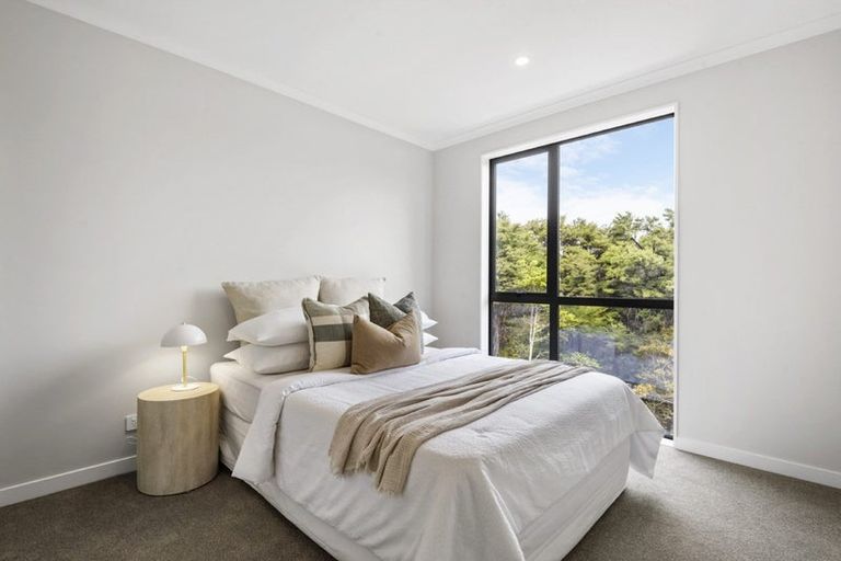 Photo of property in 32 Te Aniwaniwa Terrace, Albany, 0632